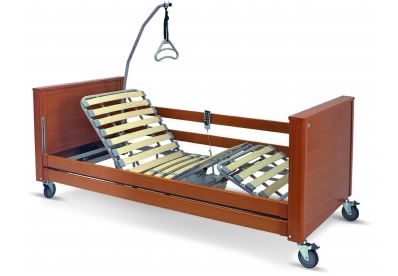 Letto dotato di una robusta struttura in legno e rete a doghe in legno per il massimo del comfort. Portata: 135 kg Carico massimo di sicuro utilizzo: 180 kg