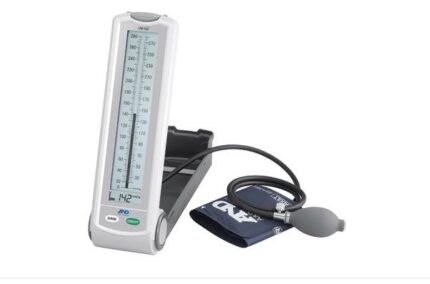 Strumento di seconda generazione concepito come sostituto dello sfigmomanometro a mercurio, ormai non più utilizzabile nella pratica clinica. Indicato sia per il personale medico che paramedico; può essere utile anche come strumento educazionale per appr