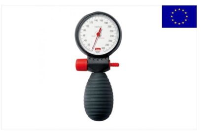 Sfigmomanometro ad aneroide di tipo palmare con ottimo rapporto qualità-prezzo. Certificato dall’Istituto Nazionale Tedesco di Metrologia per cadute fino ad 1 metro di altezza. Particolare sistema di distribuzione dell’aria nel bracciale e dal manometro