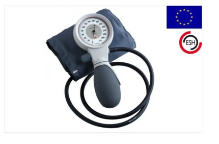 Sfigmomanometro ad aneroide di tipo palmare con sistema di misura a 1 tubo. Modello dal design moderno ed elegante che coniuga l'elevato standard qualitativo HEINE a caratteristiche di precisione certificata dalla Validazione Clinica di accuratezza secon