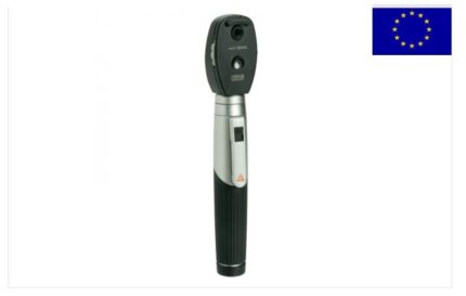 Oftalmoscopio HEINE mini 3000 da 2,5V, manico a batterie mini 3000 con 2 batterie alcaline AA incluse. In blister. Oftalmoscopio in formato tascabile con diaframma con stellina di fissazione. Ottiche di qualità in formato mini, ideale per visite dom