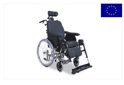 Carrozzina/seggiolone con seduta basculante, schienale inclinabile (da 90° a 120°) e regolabile in altezza, dotato di appoggia testa multiregolabile e con traslazione laterale: braccioli estraibili regolabili in profondità e altezza (da 18 a 25 cm); p