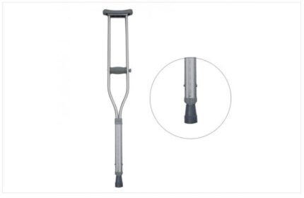 Grucce ascellari in alluminio regolabili a 9 differenti livelli d’altezza: appoggi sottoascellari in PVC morbido estraibili; impugnature ergonomiche a 5 posizioni rivestite in PVC morbido; puntali in gomma. La particolarità del dispositivo risiede ne