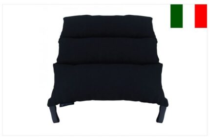 Cuscino Easy a tre sezioni per la prevenzione del decubito realizzato con fibra cava siliconata racchiusa in una fodera in tessuto cotone 100% sanforizzato da 285g/m2: fissaggio a velcro; colore nero. Dimensioni 45 x 43 cm Peso 650 g