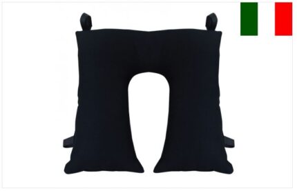 Cuscino Easy a ferro di cavallo per la prevenzione del decubito e problemi prostatici realizzato con fibra cava siliconata racchiusa in una fodera in tessuto cotone 100% sanforizzato da 285g/m2: fissaggio a velcro; colore nero.