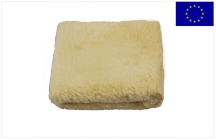 Realizzato in lana Merinos. La sua superficie estremamente soffice e naturale offre un buon livello di prevenzione del decubito.