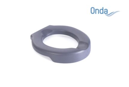 Rialzo morbido per WC in PU Disponibile nelle altezze di 6cm e 10cm Dimensioni esterne cm L:38 x P:44 x H:6 Dimensioni interne cm L: 22,5 x P:23,5 Portata max 100 kg